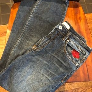 Free people rose embroidered blue jeans !
